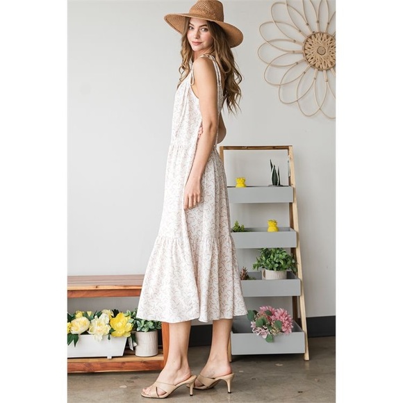 LAST 3️⃣ IVORY FLORAL SPAGHETTI STRAPS DRESS - Picture 3 of 5